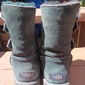 UGGS boot cut black used